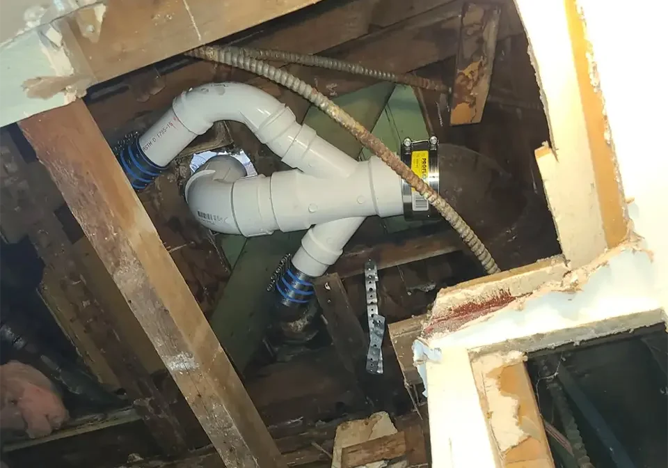 drain pipe with water leaking